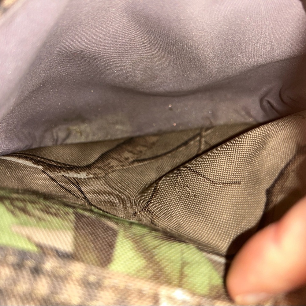 Bass Pro Shops Camo Crossbody Bag with Pink Trim - Picture 3 of 15